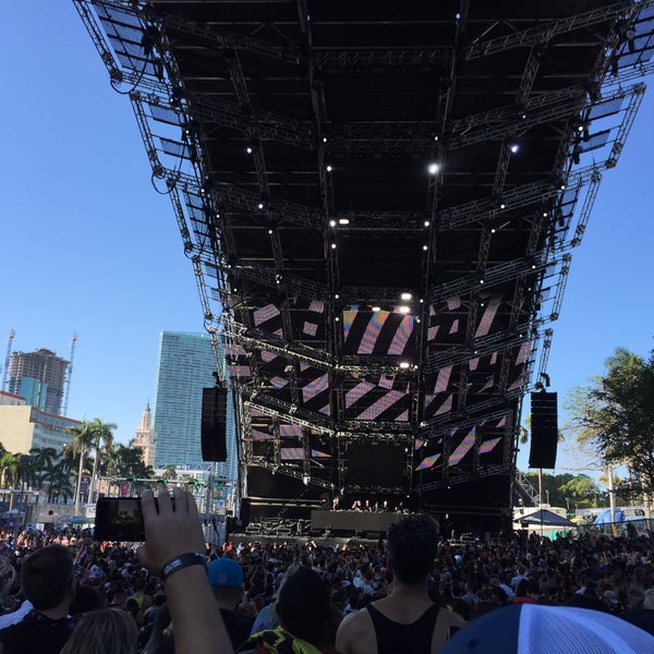 Photo taken at Ultra Music Festival by Andre R. on 3/25/2018