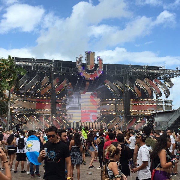 Photo taken at Ultra Music Festival by Andre R. on 3/26/2017