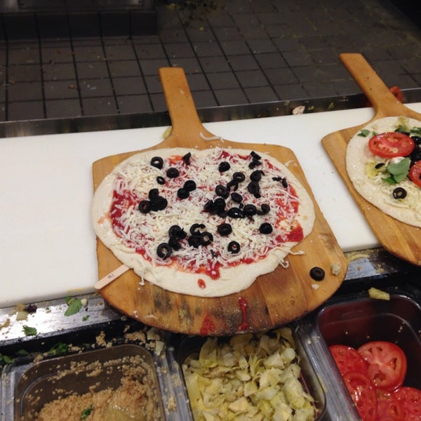 9/15/2014에 Silver M.님이 Pieology Pizzeria에서 찍은 사진