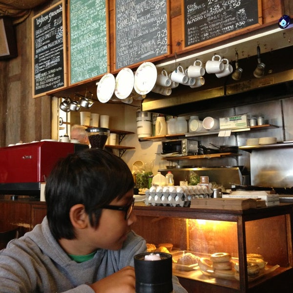 5/31/2013 tarihinde Jude S.ziyaretçi tarafından Higher Grounds Coffeehouse'de çekilen fotoğraf