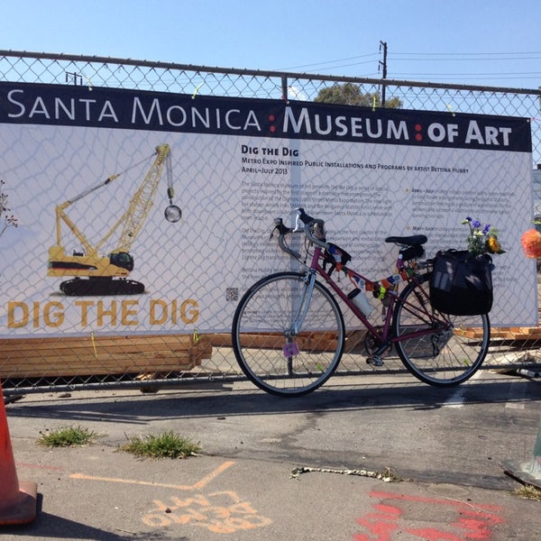 Das Foto wurde bei Santa Monica Museum of Art von joni am 5/12/2013 aufgenommen