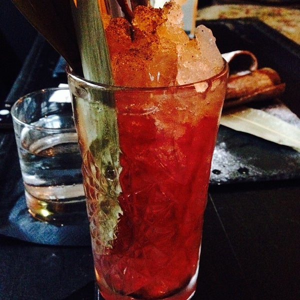 5/21/2014にCharlie H.がLooking Glass Cocktail Clubで撮った写真