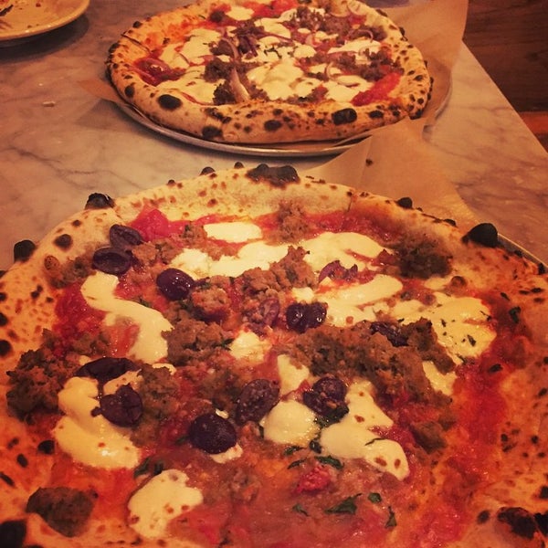 Foto tirada no(a) Pizza Barbone por phousedavid em 3/10/2015
