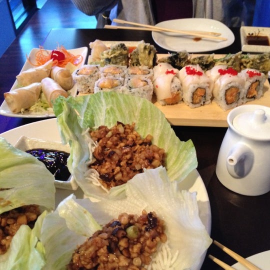 Photo taken at Zing Japanese Fusion by DefJeffrey on 9/26/2012