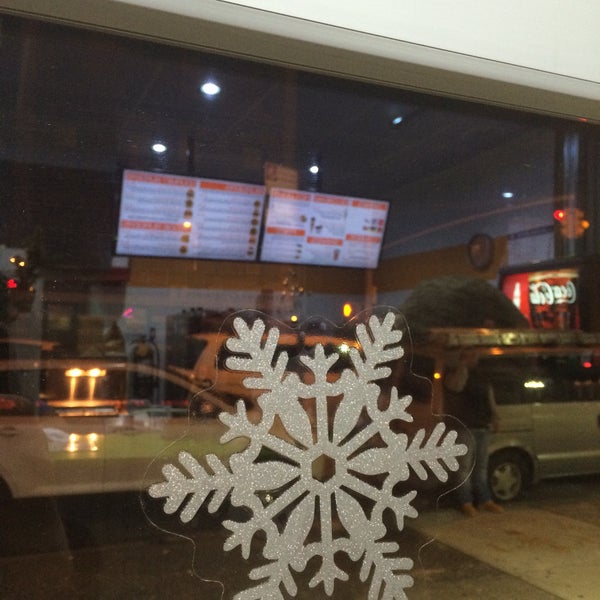 12/7/2014 tarihinde Brad A.ziyaretçi tarafından Burger Heights'de çekilen fotoğraf