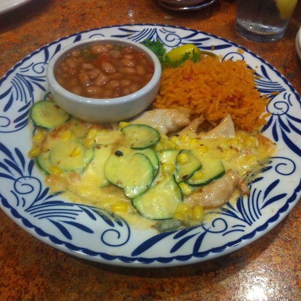 รูปภาพถ่ายที่ Abuelo&#39;s Mexican Restaurant โดย Kate J. เมื่อ 12/4/2014