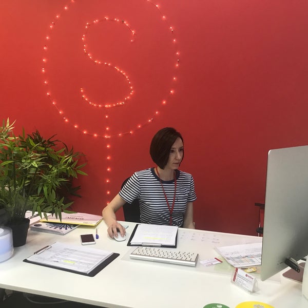 Skillset school спб. Школа английского языка спб. Skillset санкт петербург большая конюшенная. Скиллсет коломна. Стены языковой школы.