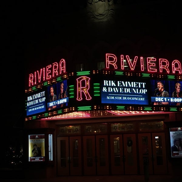 Foto tirada no(a) Riviera Theatre &amp; Performing Arts Center por Ed D. em 12/1/2018
