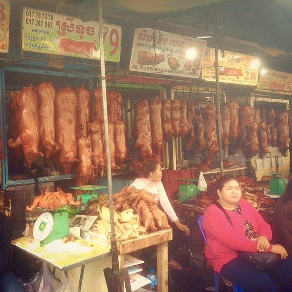 2/6/2015 tarihinde Hieng T.ziyaretçi tarafından Phsar Orussey | Orussey Market'de çekilen fotoğraf