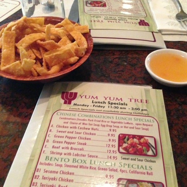Снимок сделан в Yum Yum Tree Asian Fusion Restaurant &amp; Bar пользователем Nomar M. 7/19/2013