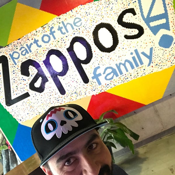 Foto tirada no(a) Zappos.com por Jorge M. em 3/21/2018