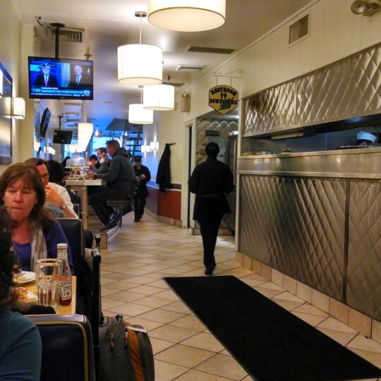 3/24/2014 tarihinde Enrique D.ziyaretçi tarafından Burger Heaven'de çekilen fotoğraf