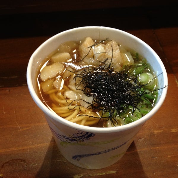 รูปภาพถ่ายที่ Yuji Ramen Kitchen โดย Robert N. เมื่อ 4/13/2013