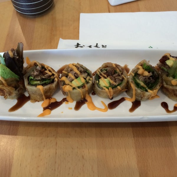 Photo prise au Mogu Sushi par Robert N. le10/19/2014