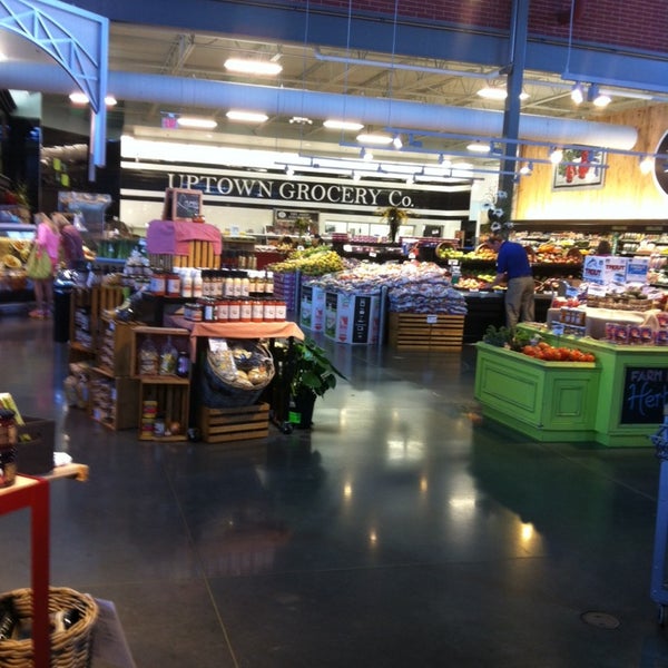 3/14/2014에 Suzanne E J.님이 Uptown Grocery Co.에서 찍은 사진
