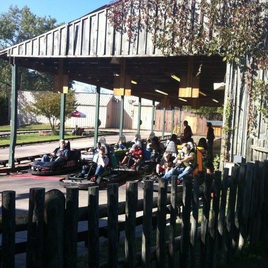 รูปภาพถ่ายที่ Frontier City Theme Park โดย Suzanne E J. เมื่อ 10/14/2012