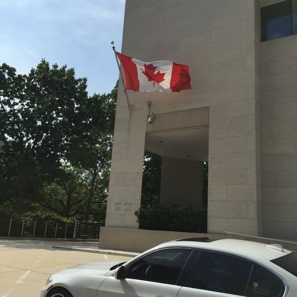 Снимок сделан в Embassy of Canada пользователем Suzanne E J. 7/9/2016