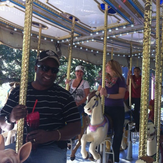 Foto diambil di Frontier City Theme Park oleh Suzanne E J. pada 10/14/2012
