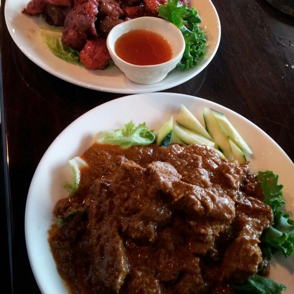Foto scattata a MAMAK Malaysian Restaurant da Linda Z. il 7/1/2013