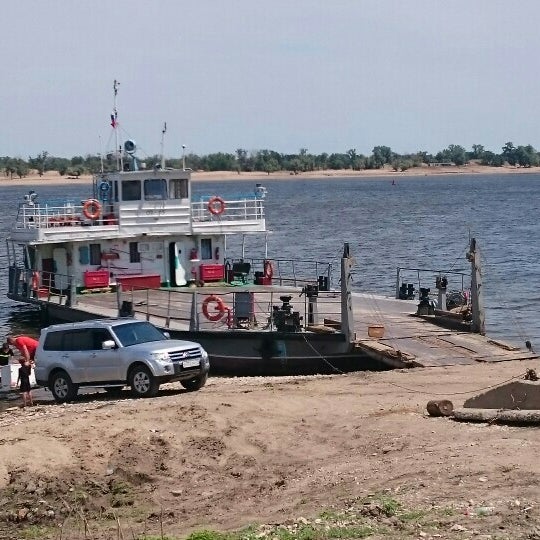 арык малмыжский район ледовая переправа. пристань руднева волгоград. паромная переправа саратов волгоград. паром на остров сарпинский волгоград. остров сарпинский волгоград.