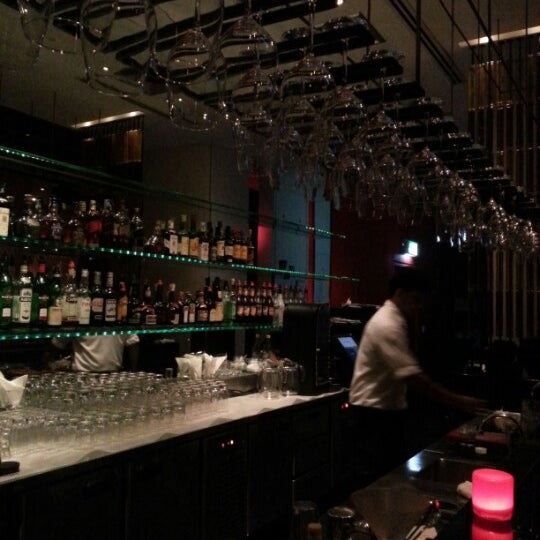Foto tirada no(a) Met Bar por Mandel W. em 11/2/2012