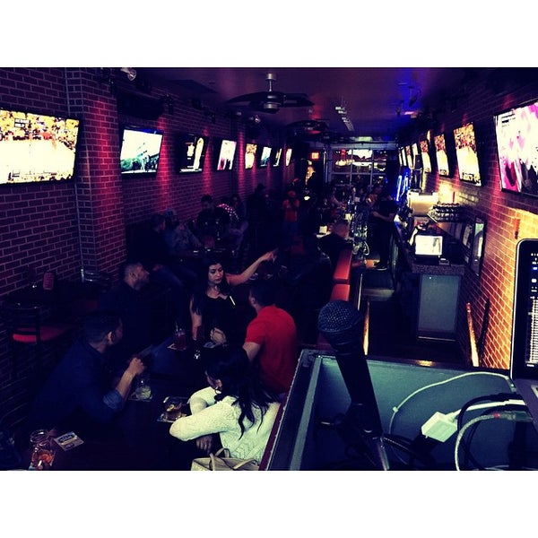รูปภาพถ่ายที่ Brik Bar Lounge &amp; Kitchen โดย DjMLUV เมื่อ 5/22/2015