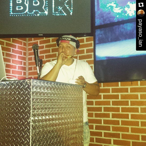 รูปภาพถ่ายที่ Brik Bar Lounge &amp; Kitchen โดย DjMLUV เมื่อ 6/8/2015