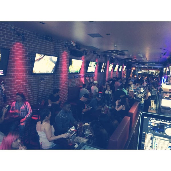 Foto tirada no(a) Brik Bar Lounge &amp; Kitchen por DjMLUV em 7/3/2015