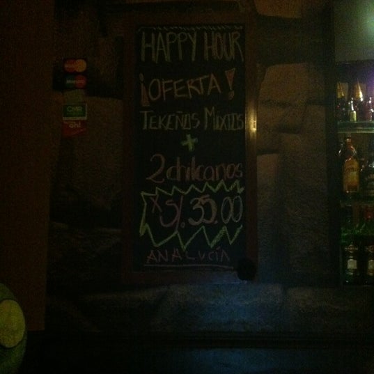 Foto diambil di Clandestino Bar oleh Anilu B. pada 4/17/2012