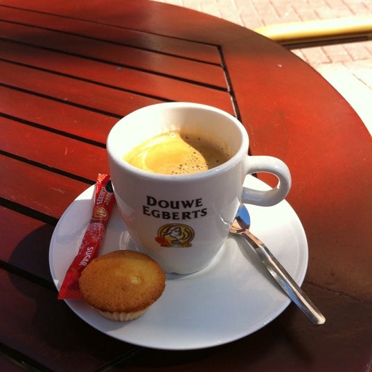 รูปภาพถ่ายที่ Douwe Egberts Cafe โดย Paula .. เมื่อ 9/16/2011