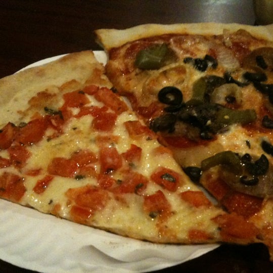 7/4/2012にChris M.がBrooklyn Boyz Pizzaで撮った写真