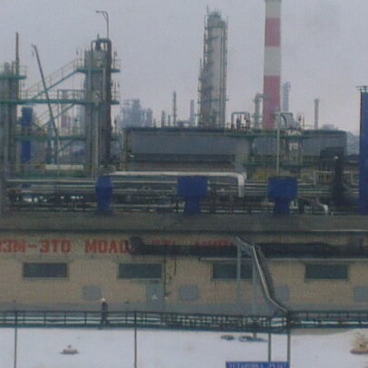 в ростовской области пожар на нефтеперерабатывающем заводе. бпла новошахтинский нпз. новошахтинский нефтеперерабатывающий завод. беспилотники ве ризане. атакован рязанский аэродром дягилево.