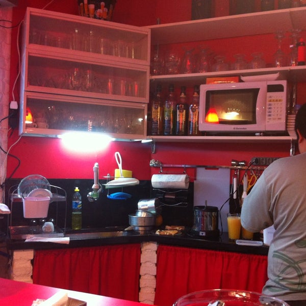 Кармиэль ресторан карин. Кофейня с крашенными стенами. Bistro hores персонажи игры. Kook петровский бульвар. Бульвар бистро.