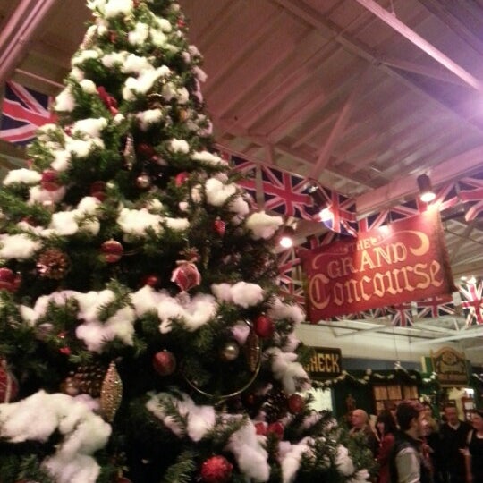 Das Foto wurde bei The Great Dickens Christmas Fair von S P. am 12/1/2012 aufgenommen