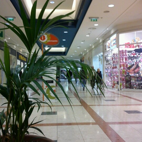 Strada Shopping & Fashion Outlet - Shopping Center em Odivelas