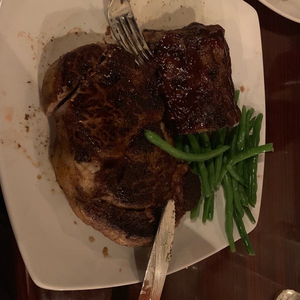 Known for steaks and ribs, I had the 18oz ribeye cooked med-well combo with baby back ribs and green beans. The steak was very flavorful and perfectly cooked. The ribs were fall off the bone tender.