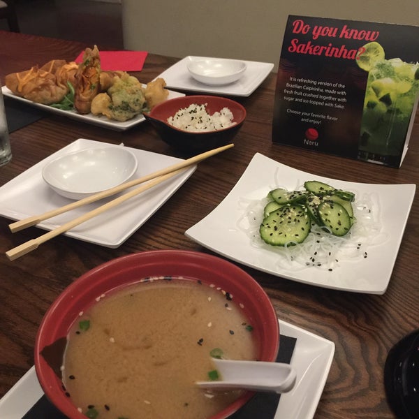 Das Foto wurde bei Naru Restaurant &amp; Sushi Bar von Vivi D. am 2/15/2016 aufgenommen