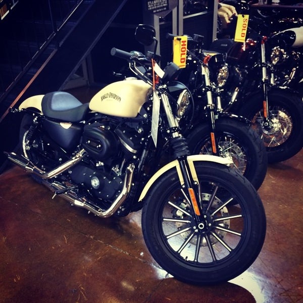 7/12/2014 tarihinde Alex P.ziyaretçi tarafından Bergen County Harley-Davidson'de çekilen fotoğraf