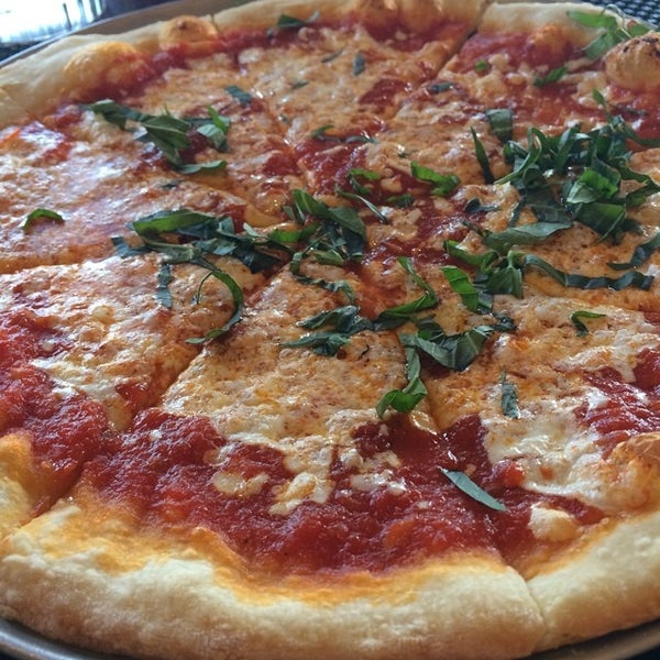 7/11/2014 tarihinde Alex P.ziyaretçi tarafından Positano Restaurant &amp; Pizzeria'de çekilen fotoğraf