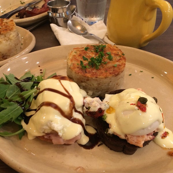 Photo taken at Snooze, an A.M. Eatery by Julia E. on 8/23/2016