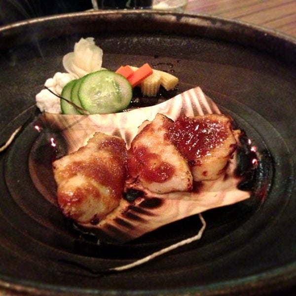 7/19/2013 tarihinde cattyziyaretçi tarafından Fuku Japanese Restaurant'de çekilen fotoğraf