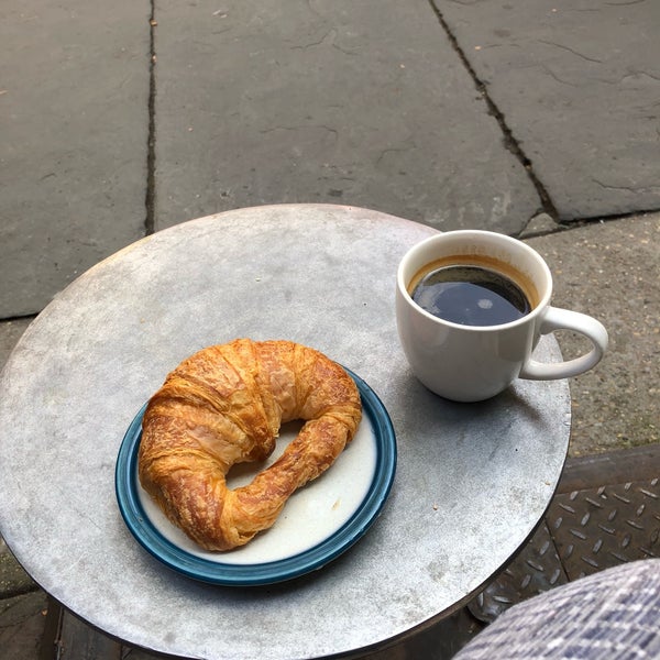 9/2/2018 tarihinde Rachel B.ziyaretçi tarafından Café Regular du Nord'de çekilen fotoğraf