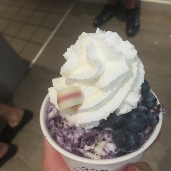 Photo taken at -321° Ice Cream Shop by Rachel B. on 8/13/2016
