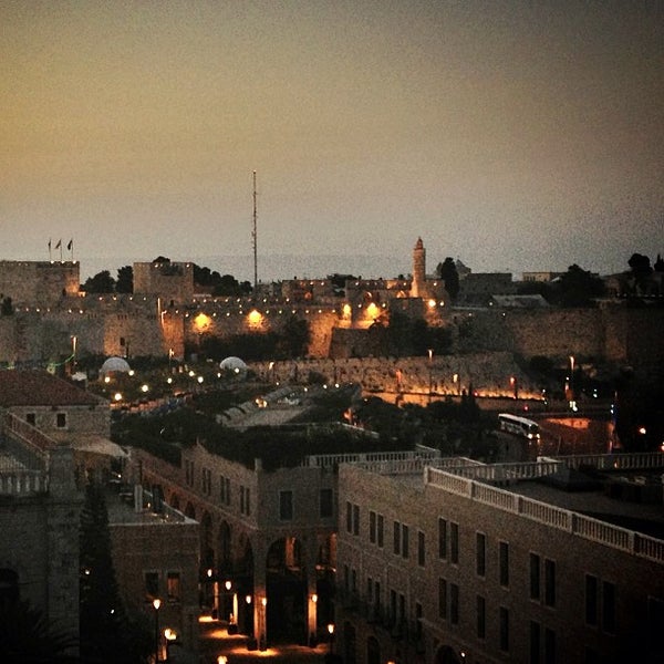 6/7/2013 tarihinde Sharon E.ziyaretçi tarafından Mamilla Hotel מלון ממילא'de çekilen fotoğraf