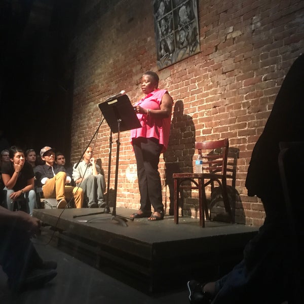 Foto scattata a Nuyorican Poets Cafe da Ian M. il 8/5/2017