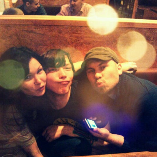Foto tomada en Big Papa&#39;s Grill&amp;Bar (ex. Cadillac Bar)  por Liu S. el 12/4/2012