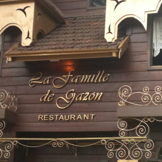 9/15/2012 tarihinde Vanessa B.ziyaretçi tarafından La Famille de Gazon'de çekilen fotoğraf