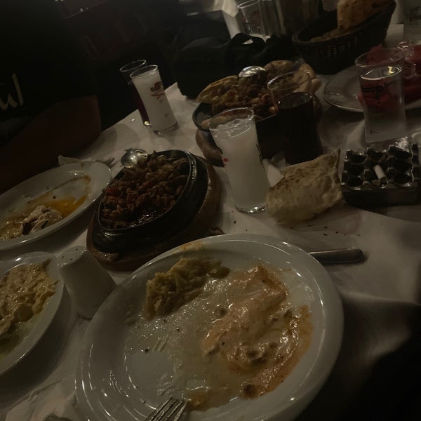 Das Foto wurde bei Sadrazam Kemal Restaurant von Yağız am 9/10/2022 aufgenommen