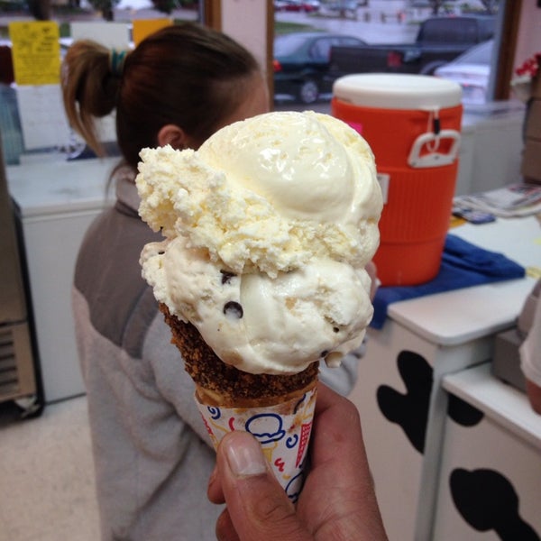 Photo taken at Heyn&#39;s Ice Cream by Denver J. on 6/23/2014