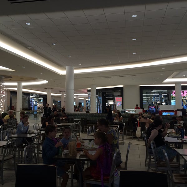 Photo taken at Bayshore Shopping Centre by Pedro R. on 8/4/2016
